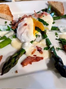 asparagus eggs mornay